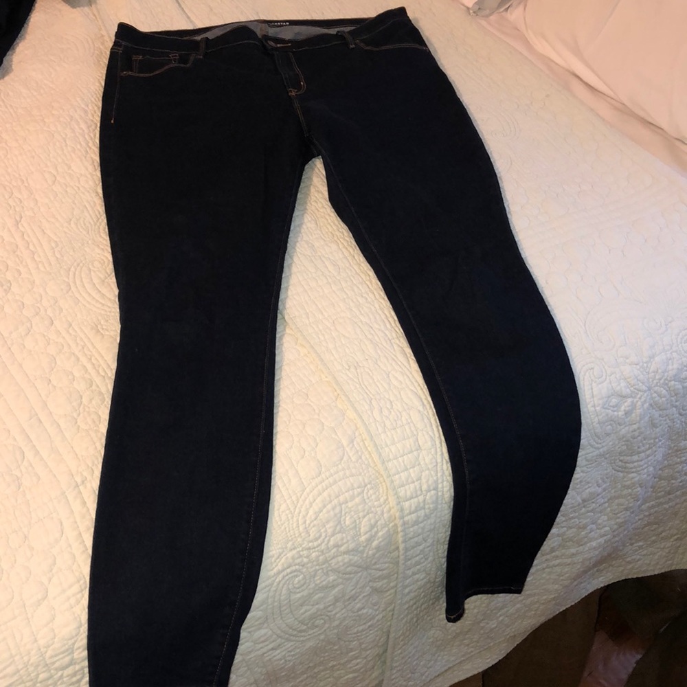 Yellow stitching,tall midrise.Size 16 long,no worn